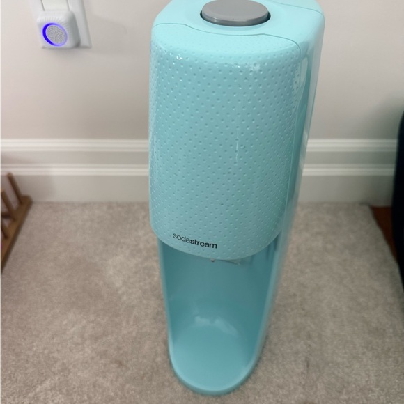 SodaStream Aqua Sparkling Water Maker - Picture 2 of 6